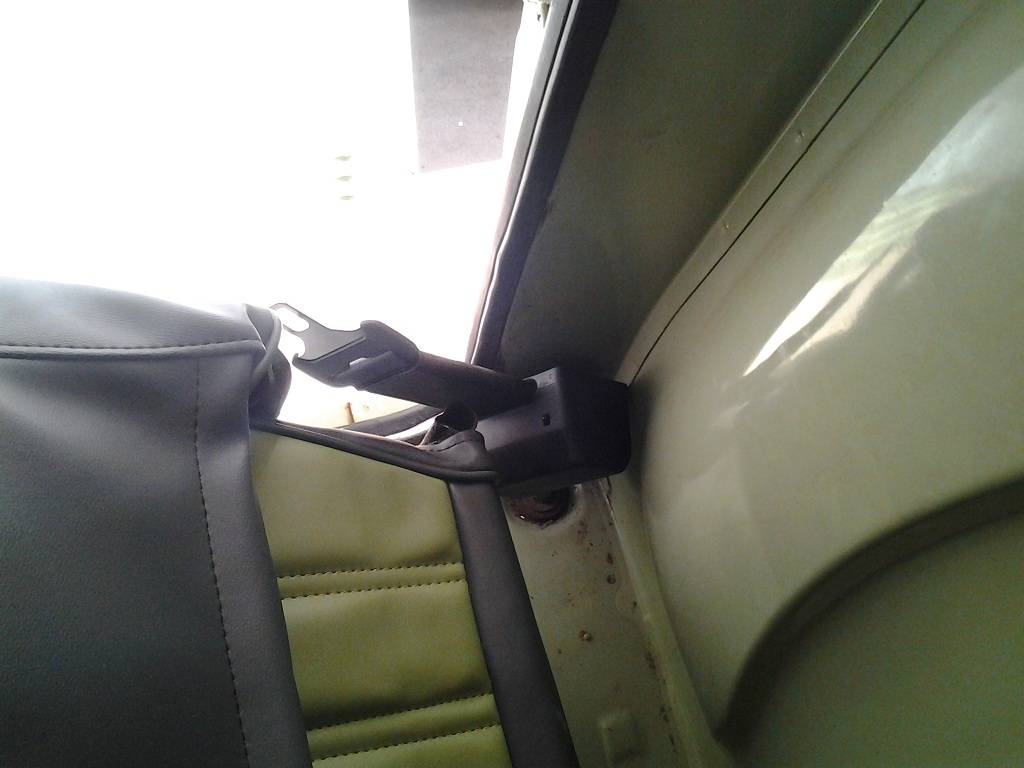seatbelts02.jpg